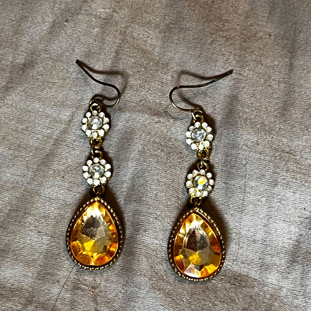 Cute diamond daisy earrings